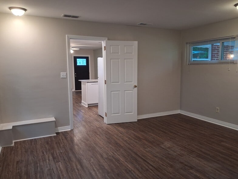 Back bedroom view of the pass thru to living room - 614 N Gadsden St