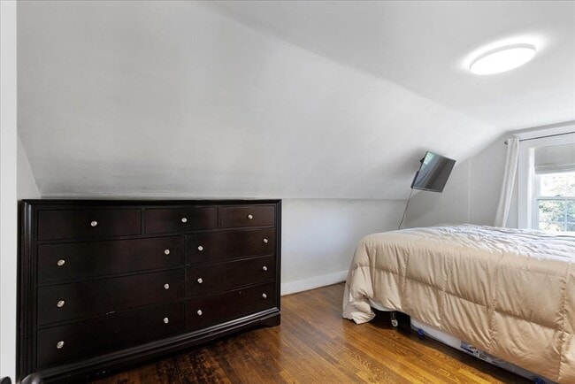 Building Photo - 39 Burley St