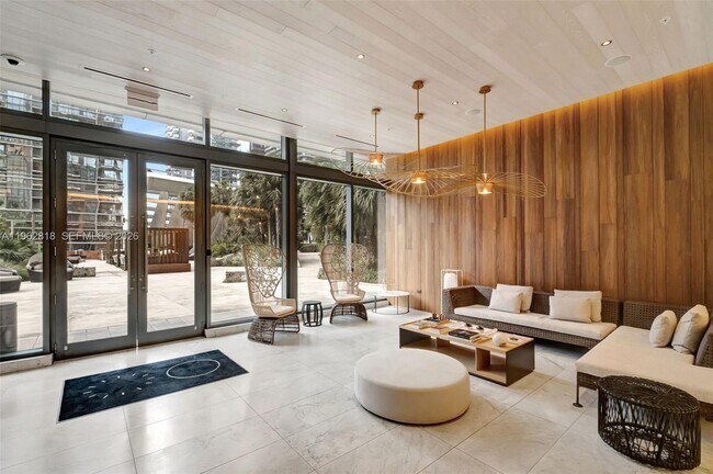 Building Photo - 88 SW 7th St