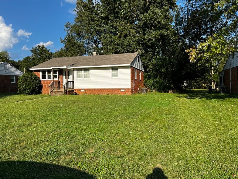 Building Photo - 9509 Dawnshire Rd