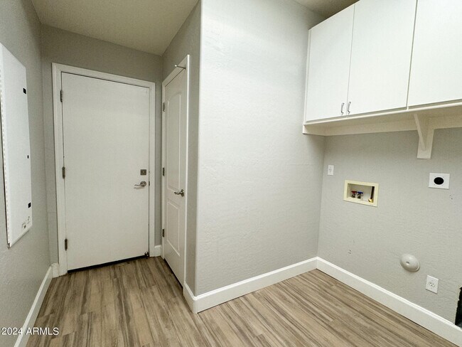 Building Photo - 20959 W Edith Way