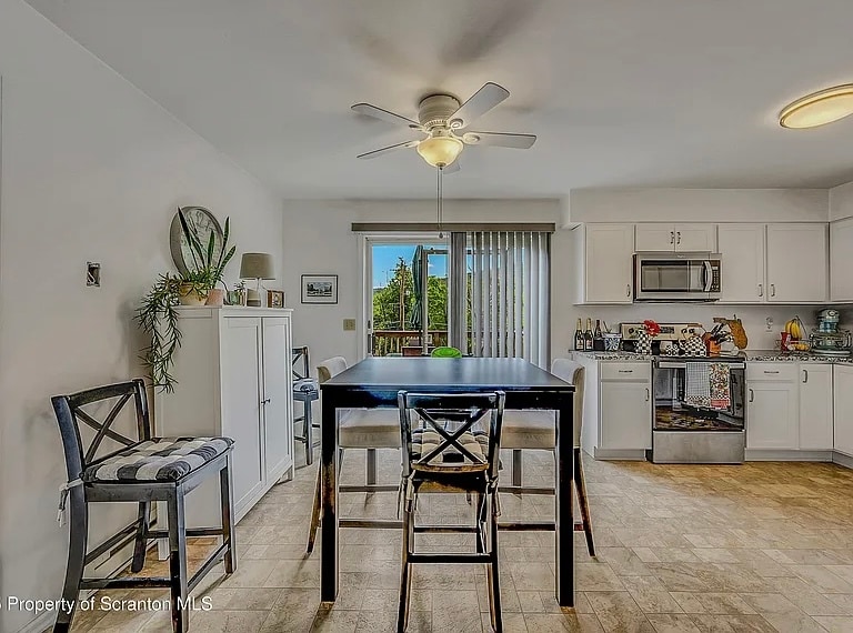 Building Photo - 121 Fern Way