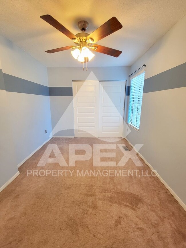 Building Photo - Beautiful 2Bd - 1.5 Bath Condo in West Kno...