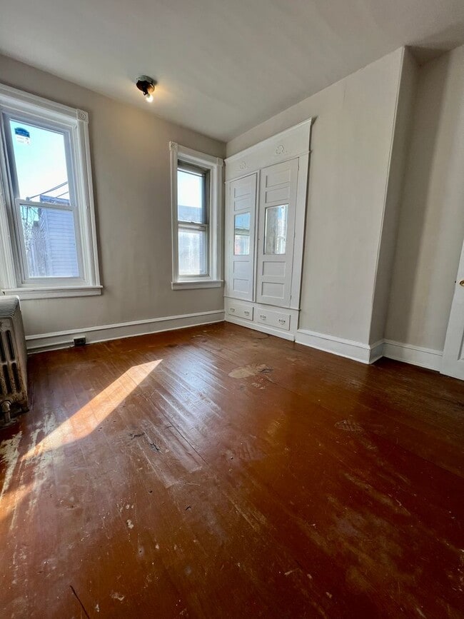 Building Photo - Stunning 3-Bedroom Townhome in Kingsessing! Available mid-April!