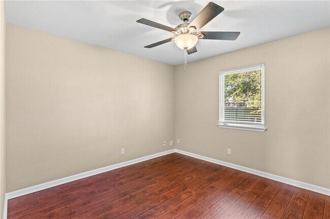 Building Photo - 3810 Hillside Dr