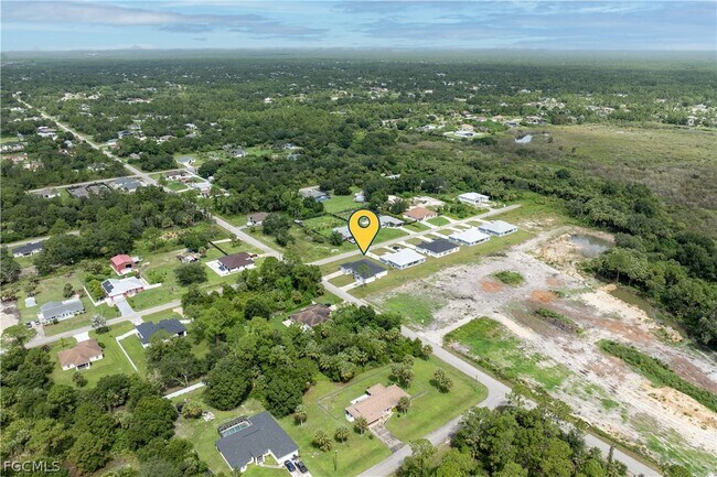 Building Photo - 1601 E 7th St