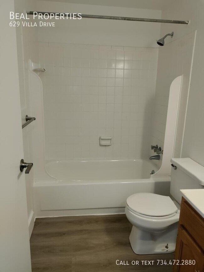 Building Photo - 629 Villa Dr