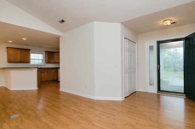 Building Photo - 7511 Old Oak Rd