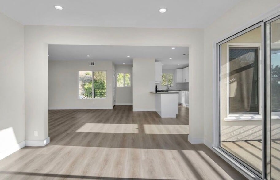 Building Photo - 1881 Verdugo Loma Dr