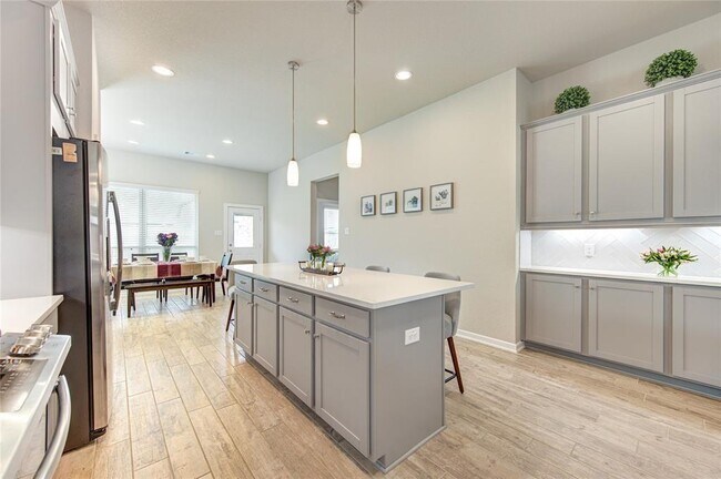 Building Photo - 6019 Bristlegrass Ln