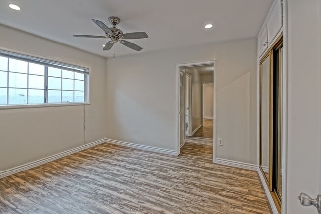 Building Photo - CHARMING & AIRY HOME W/ SPACIOUS FENCED YARD & LARGE 2-CAR GARAGE CLOSE TO SCHOOLS, SHOPPING & MI...