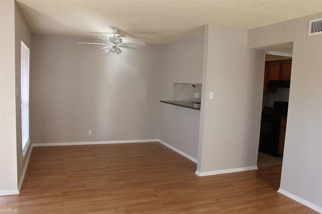 Building Photo - 2 br, 1 bath Apartment - 4243 Family Tree
