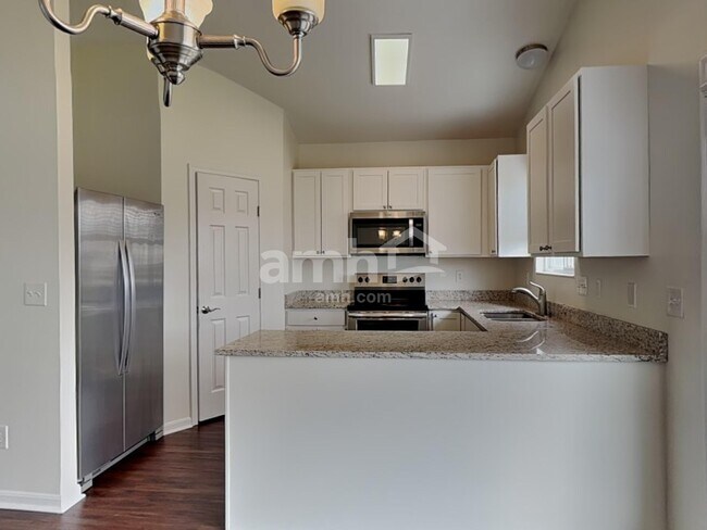 Building Photo - 10248 Meadow Glen Dr