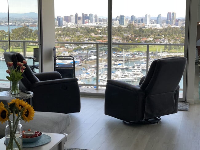 Watch city and bay life - 1710 Avenida Del Mundo