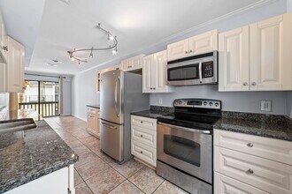 Building Photo - Modern 2 Bed 2 Bath. Only 1 Block Away from Jacksonville Beach. Pet Friendly