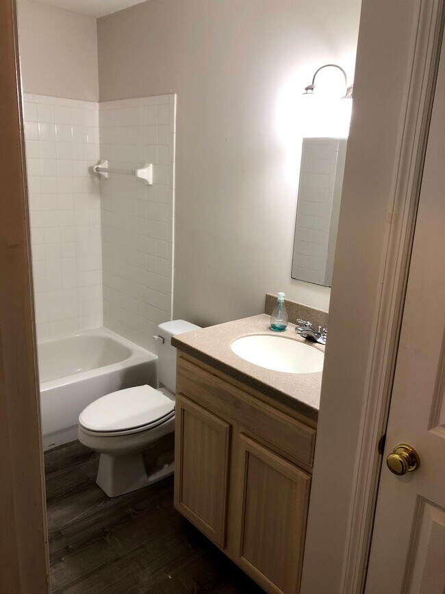 Building Photo - 337 W Coleman Blvd