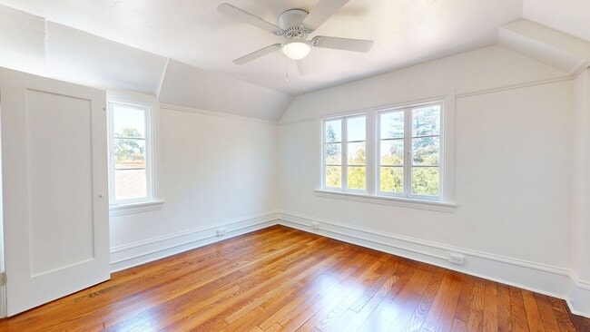 Building Photo - Stunning 4 Bedroom Home In Sought After Pi...
