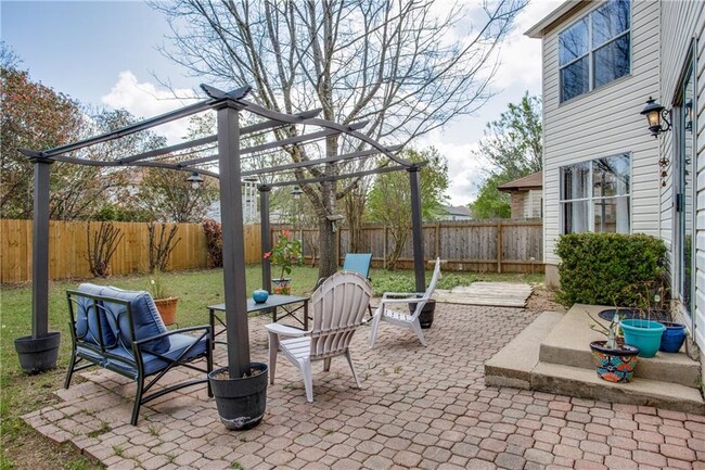 Building Photo - 2622 Glen Field Dr