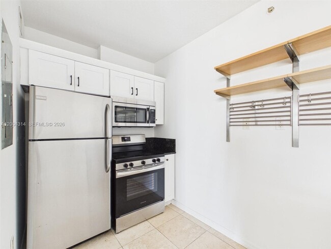 Building Photo - 425 NE 30th St