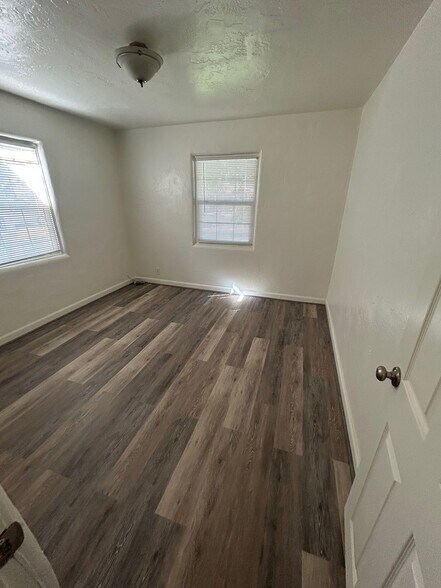 Building Photo - 716 Badgley Dr