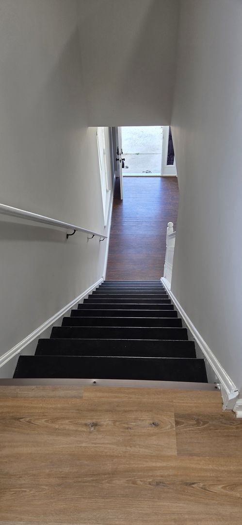 Building Photo - Charming 3-Bed Townhome in Sought-After Si...