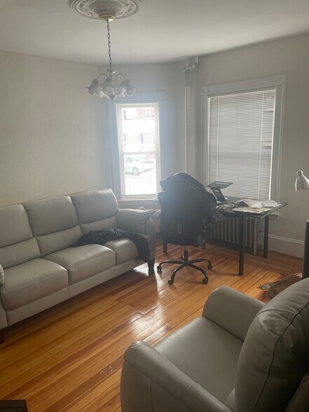 Building Photo - 67 Willow Ave