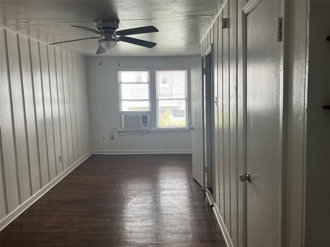 Building Photo - 307 Stratford St