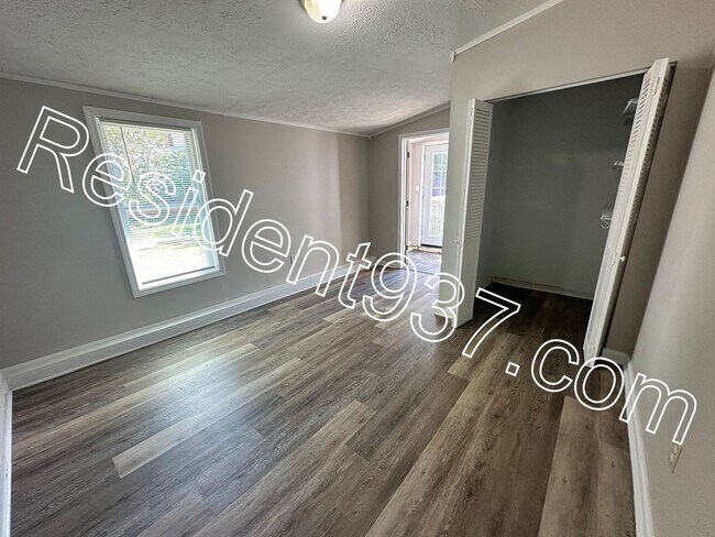 Building Photo - 3 Bed 1 bath home