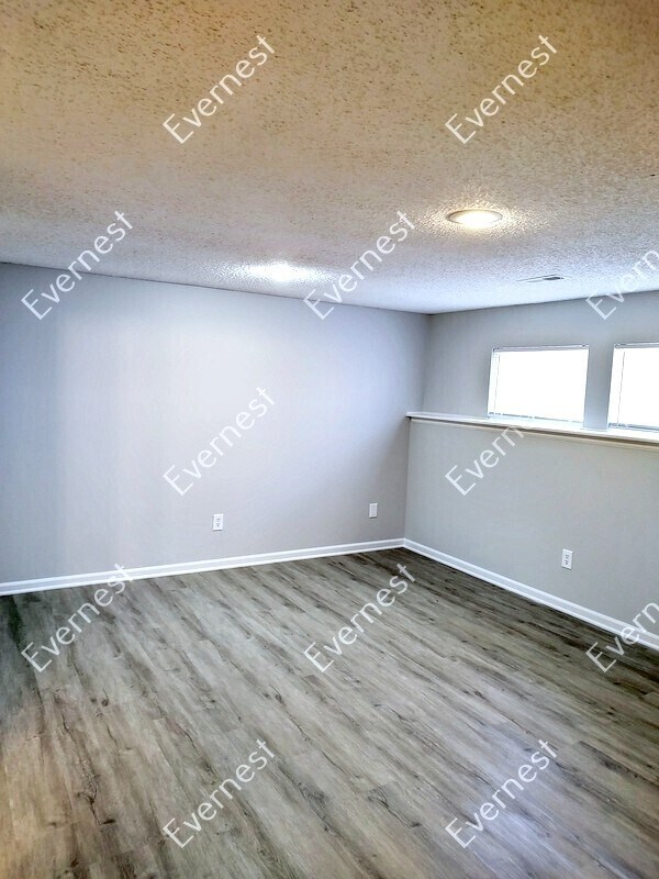Building Photo - 4 Bed/2 Bath Home with Garage / Pet-Friendly / Coming Soon!