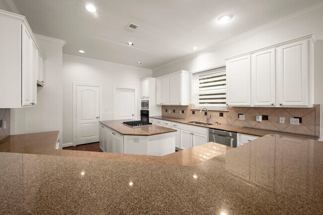 Building Photo - 107 Island Blvd