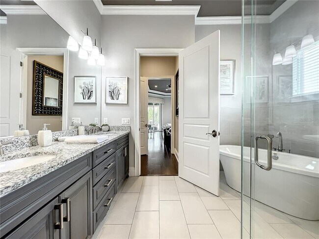 Building Photo - 760 Golden Bear Dr
