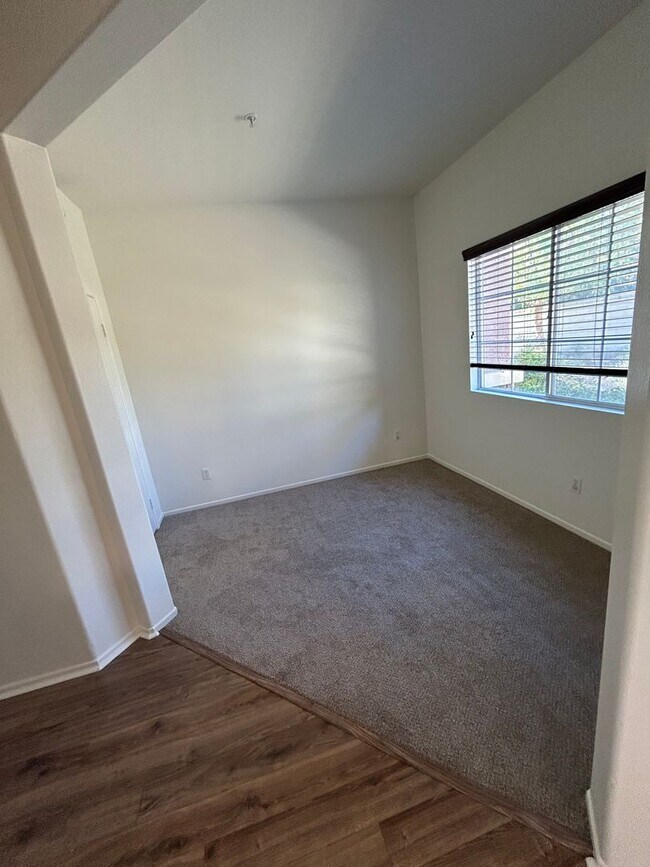 Building Photo - Cute, Clean and Cozy 3 Bedroom Condo w/Attached 2 Car Garage in Murrieta