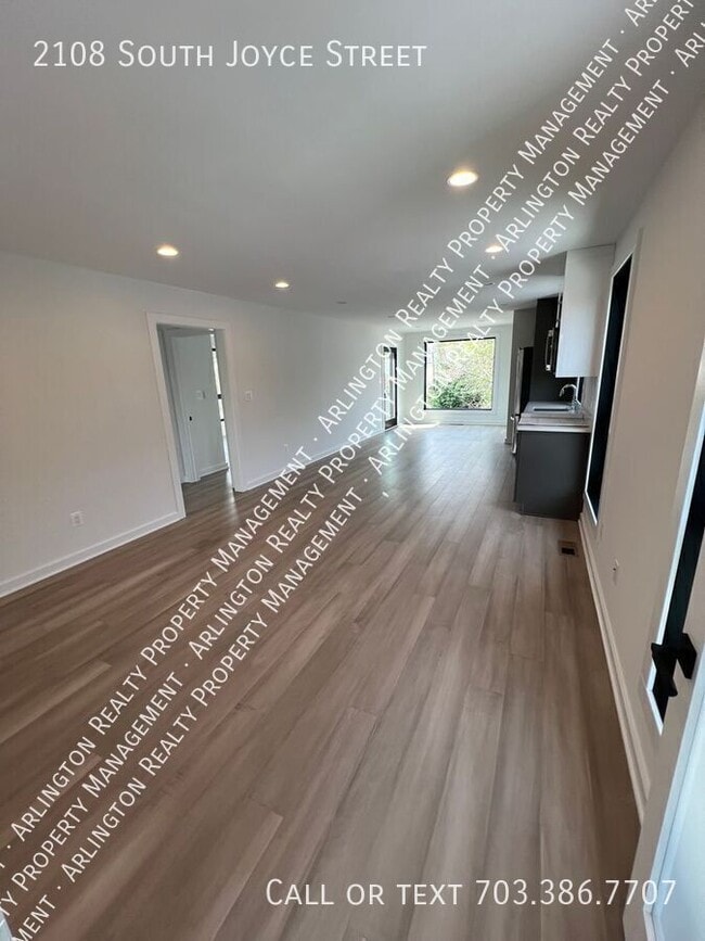 Building Photo - 2108 S Joyce St