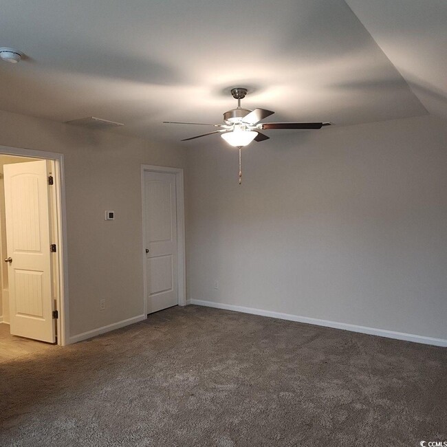 Building Photo - 497 Hillsborough Dr