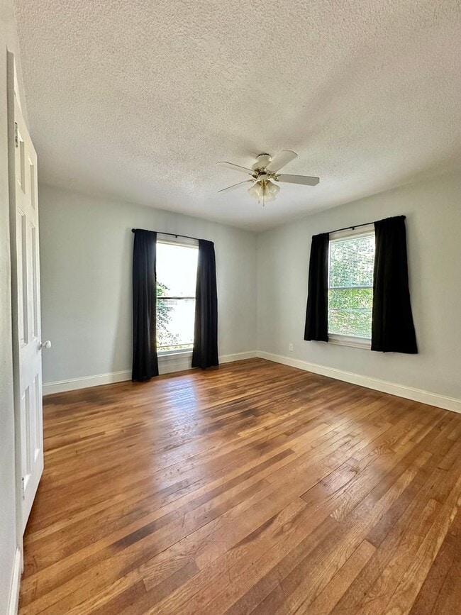 Building Photo - COMING SEPTEMBER 2025 - Charming 2-Bedroom...