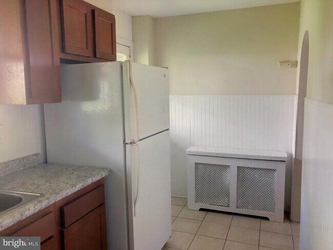 Building Photo - 306 Leverington Ave