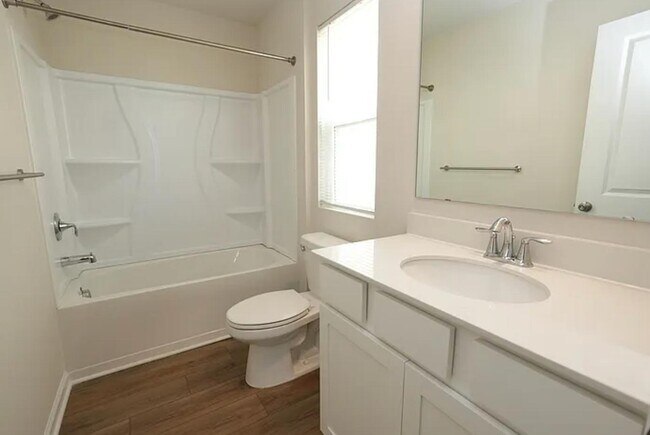 Building Photo - 1338 Woodhouse Dr
