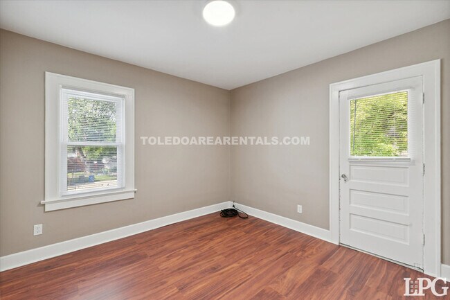 Building Photo - 2030 Wyndhurst Rd