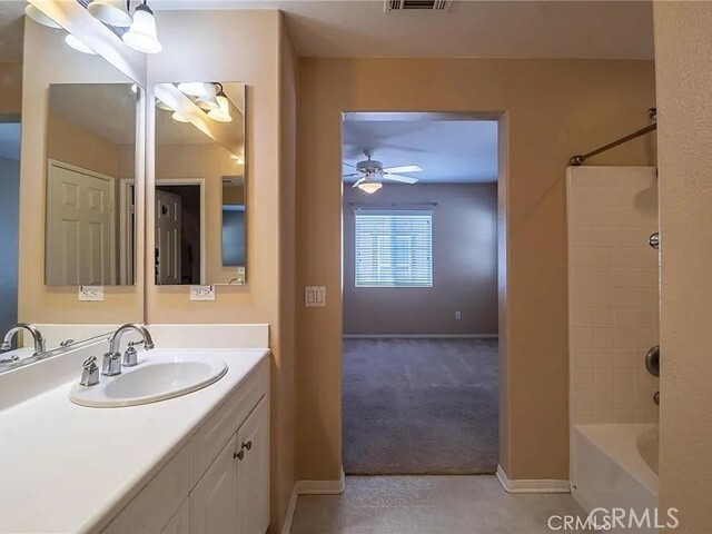 Building Photo - 14571 Longwood Ave