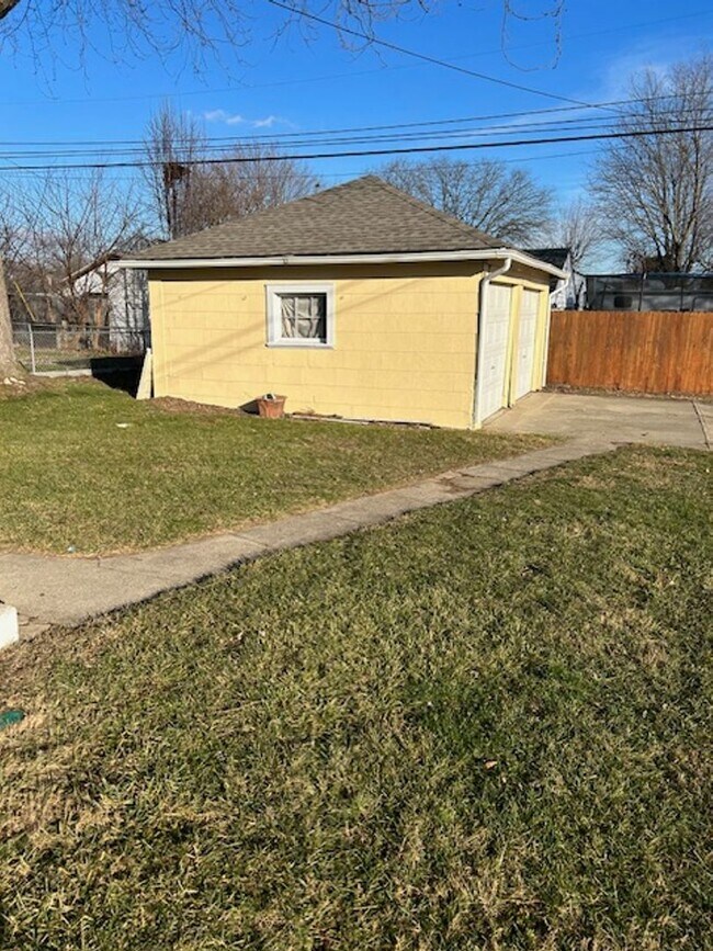 Building Photo - 1682-1684 Hearthstone Dr.