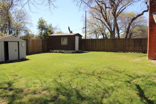 Building Photo - "Charming, Bedford home with Dual Living Spaces, Bonus Room, and a Spacious Backyard!"