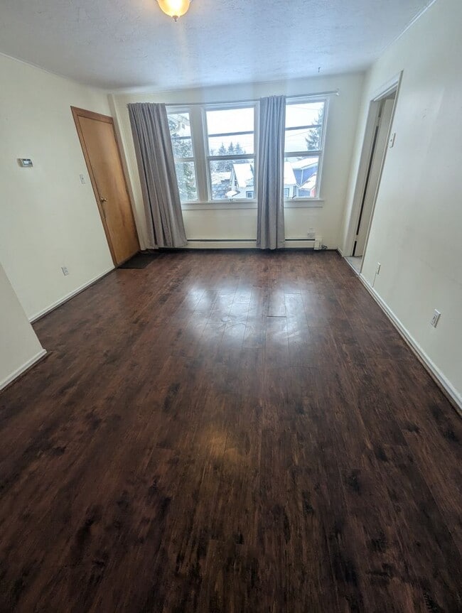 Building Photo - 312