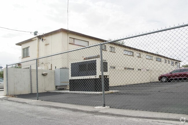 Building Photo - 317 S 11th St