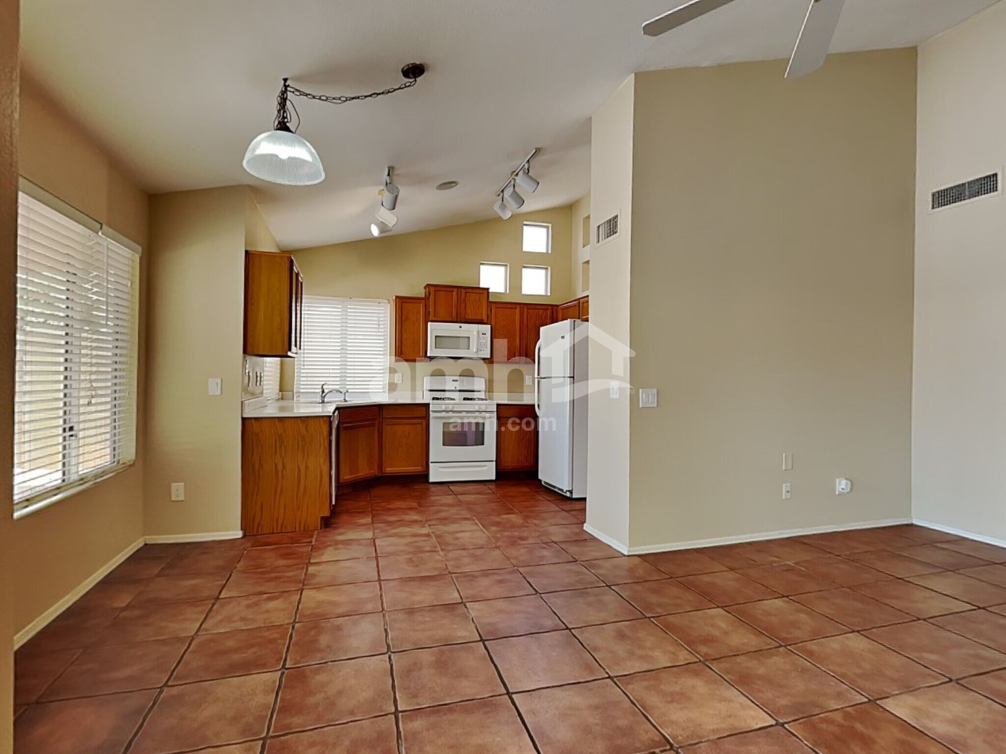 Building Photo - 1214 E Artesian Way
