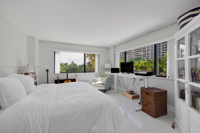 Building Photo - 650 Ocean Dr