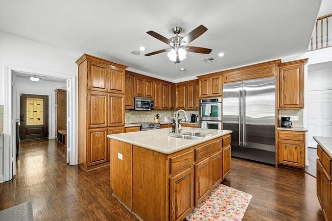 Building Photo - 211 Moore Ln