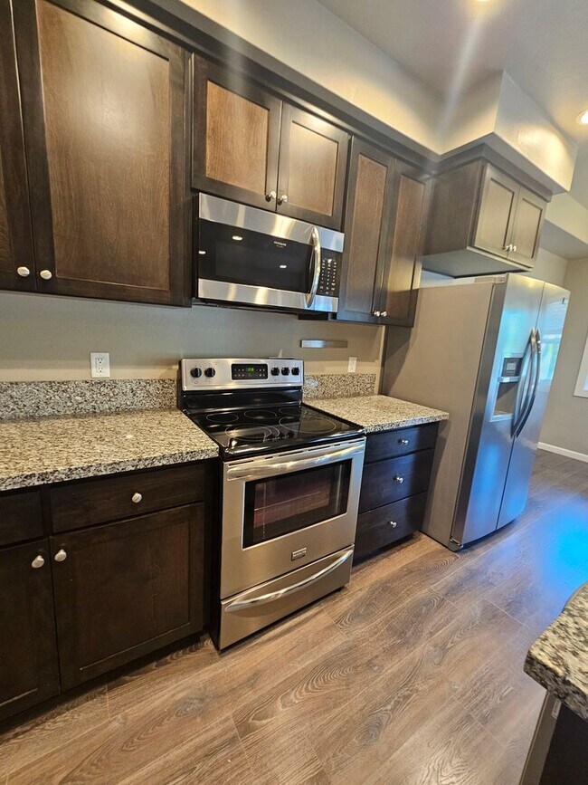 Building Photo - Beautiful newly constructed townhomes in East Medford