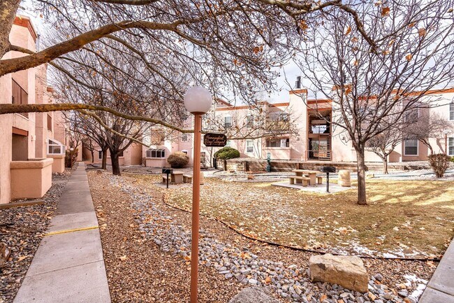 Building Photo - Cozy Condo
