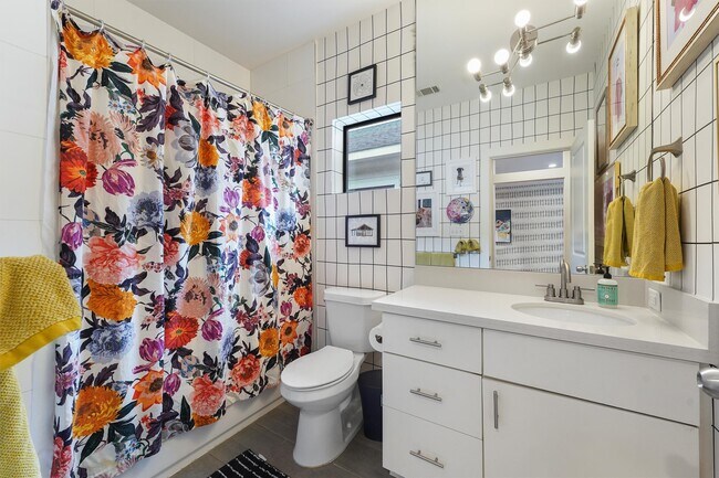 Building Photo - 2708 Kennedy St