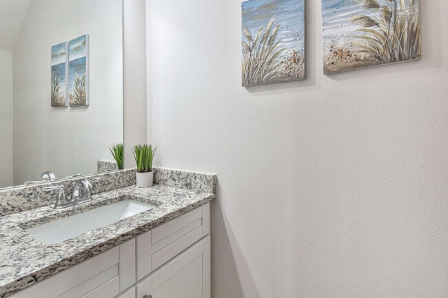 Building Photo - 1022 McLaren Cir